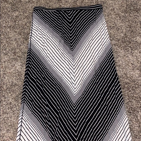 Maxi Flattering Skirt - Picture 2 of 3